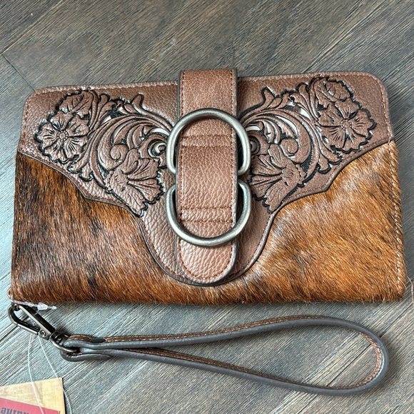 Justin Boots Wristlet/wallet,hair hide,bone,inlay, magnetic close,multisection - Picture 2 of 10